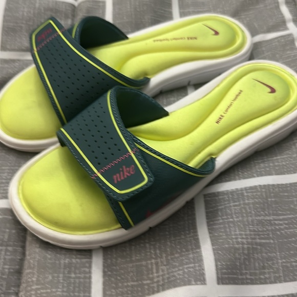Nike comfort slides - Picture 2 of 7